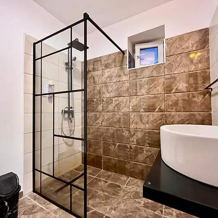 Bright & Modern Escape Near Tineretului Park Apartment *
